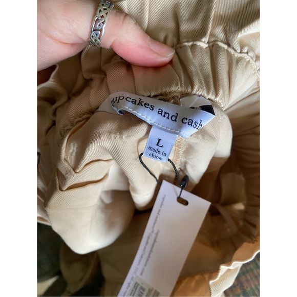 Cupcakes and Cashmere Leah Paper Shorts in Cafe Au Lait, Sz Large, MSRP $89 - Picture 5 of 7